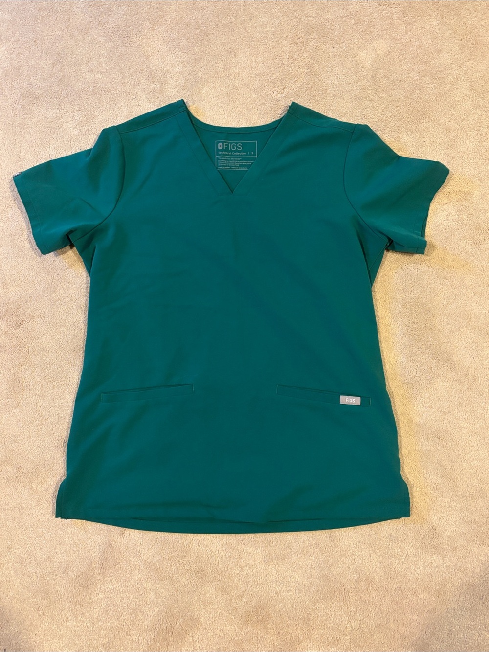 Figs women's technical collection scrub top in green